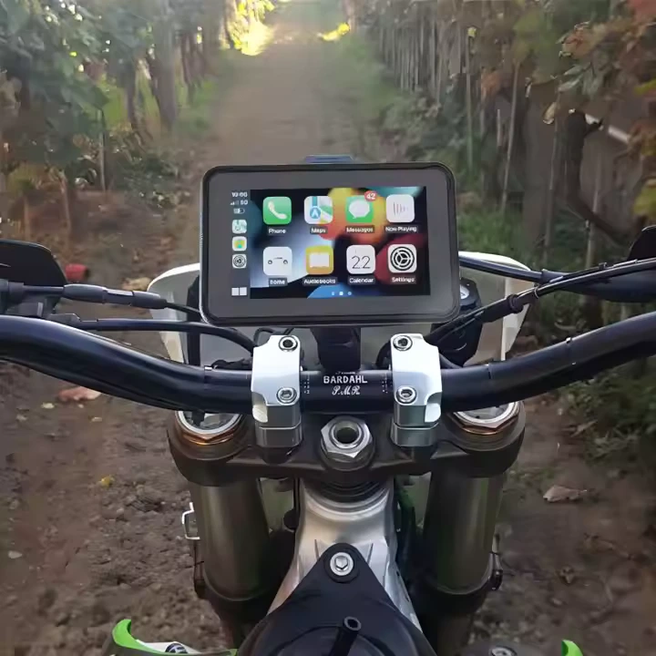 Motopuride Carpuride screen for motorcycles with wireless CarPlay, Android Auto, and GPS navigation